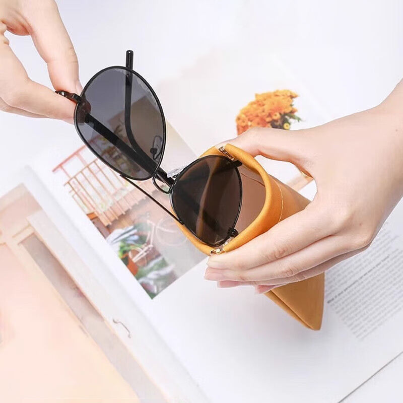 Custom Logo Soft PU Leather Sunglasses Bag Portable Slim Protective Eyeglasses Case with Case Holder Glasses Storage Pouch Custom Eyewear