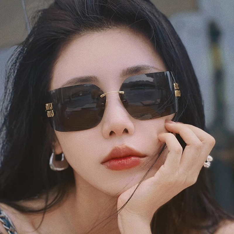 Retro Round-Square Sunglasses - High-End Letter Decor / $1.97 per pair (Wholesale Price) Custom Eyewear