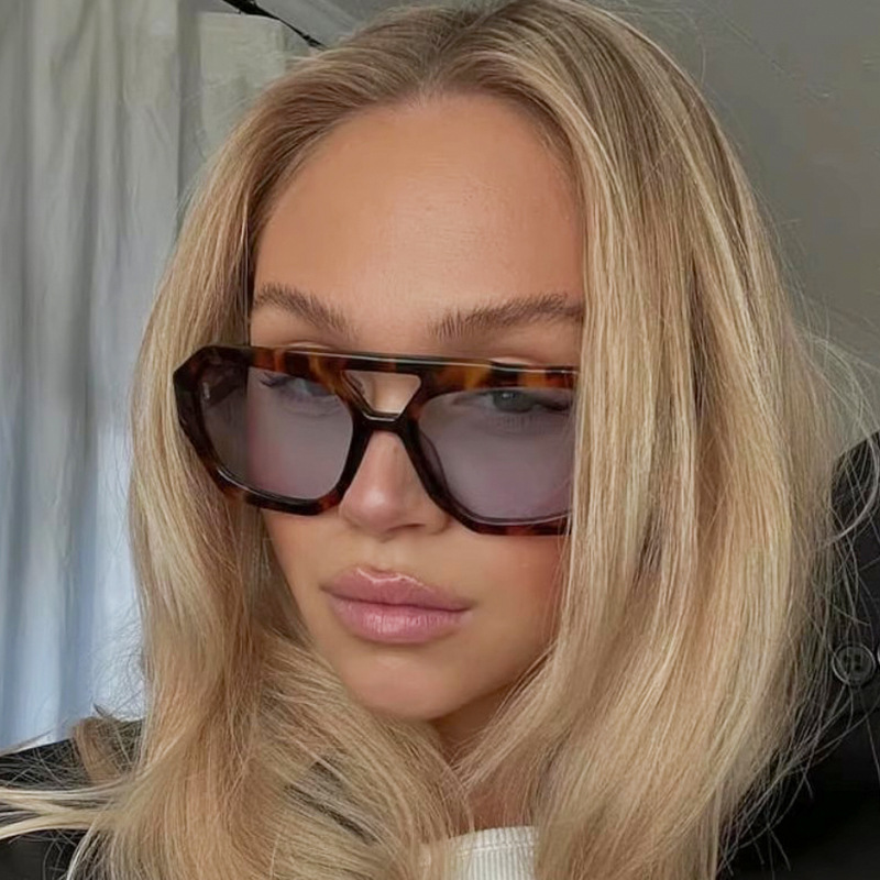 Double-Bridge Sunglasses - Minimalist Color Contrast / $0.89 per pair (Wholesale Price) Custom Eyewear