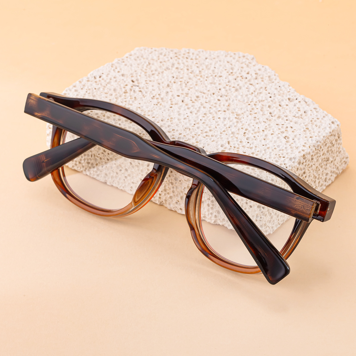 Chic Women's Square Photochromic Sunglasses - Euro-American Fashion, Acetate Frames with Pin Hinges, and UV Protection for Outdoor Use. Details and Specifications