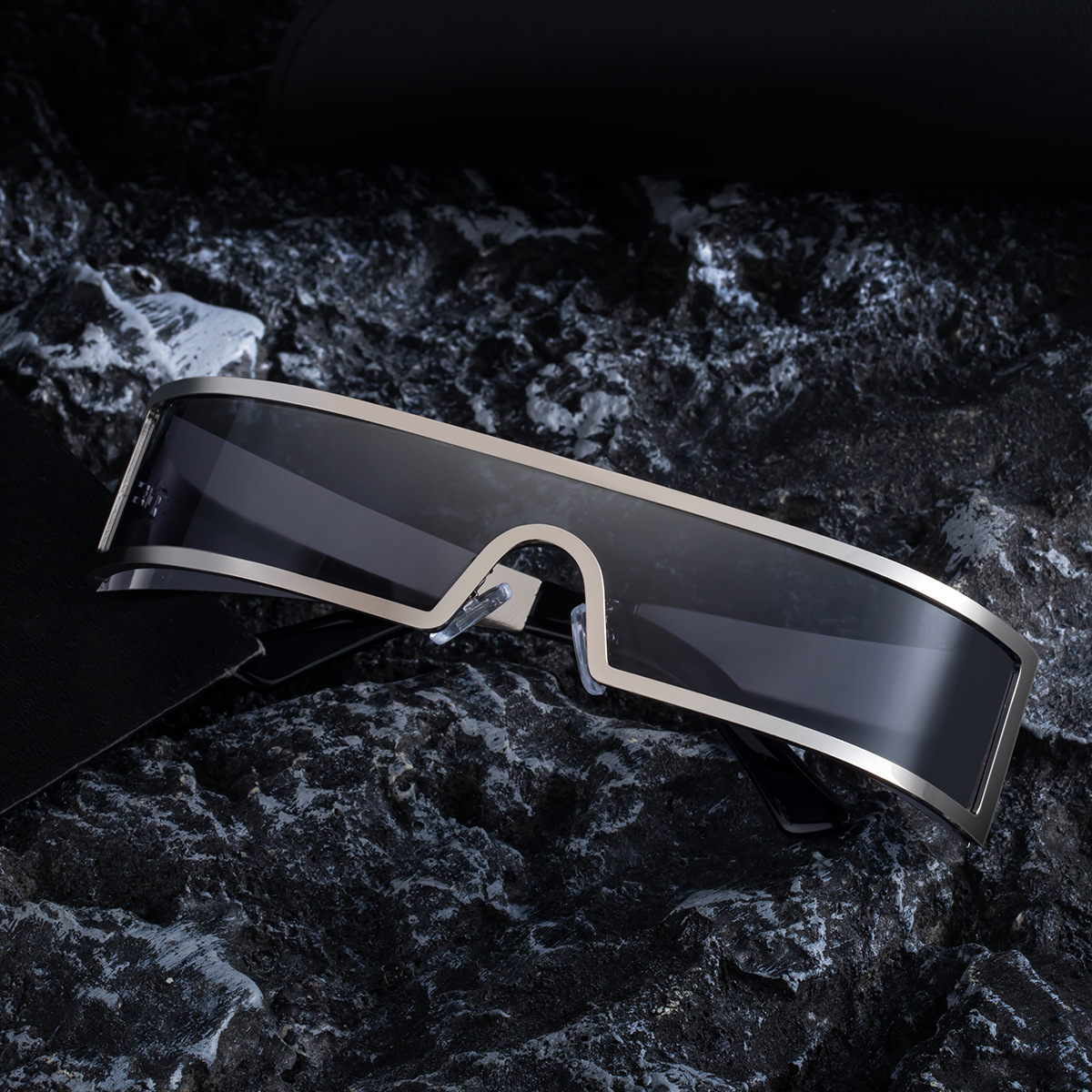 New Fashion Small Square Rimless Integrated Sunglasses - Personalized Metal UV Protection Shades Custom Eyewear